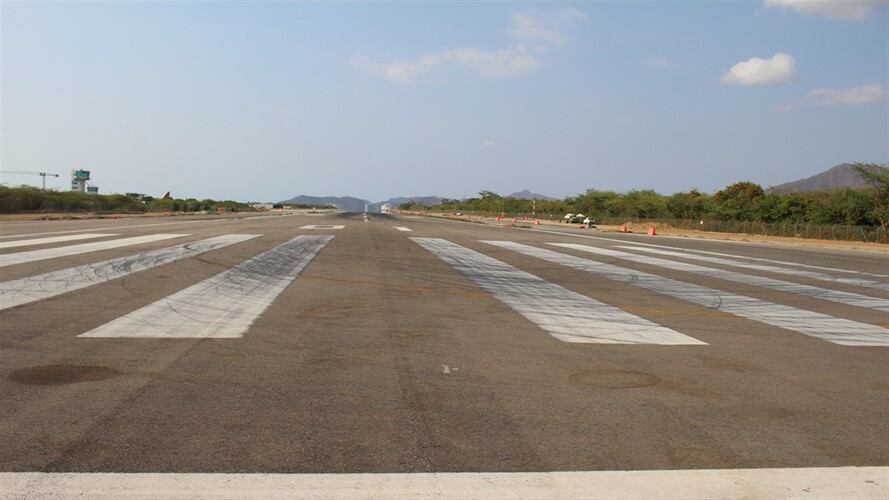 Pista del Aeropuerto Simón Bolívar de Santa Marta. Foto: Colprensa