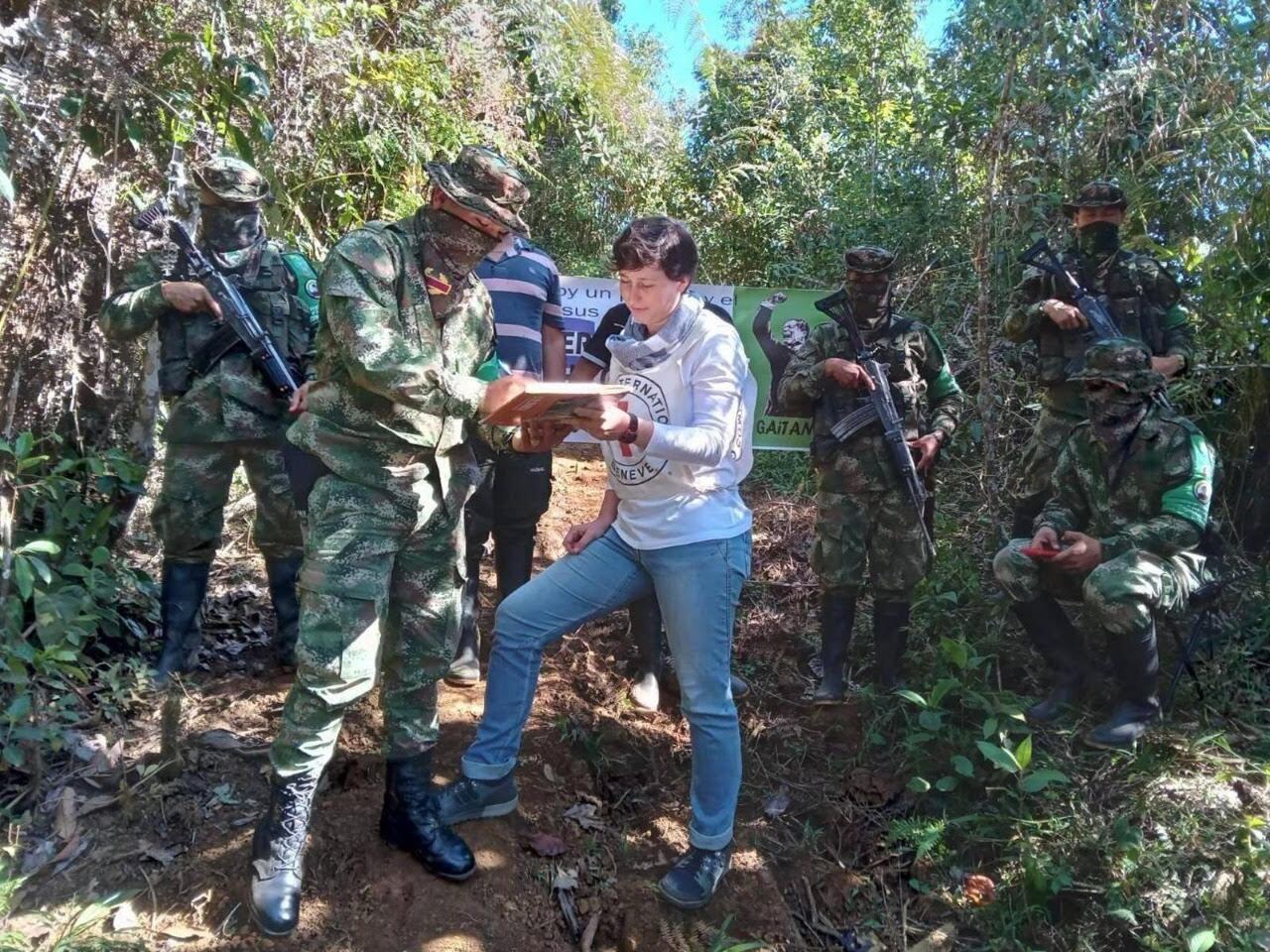 Los excombatientes fueron entregados a la Cruz Roja Internacional. Foto: Cortesía.