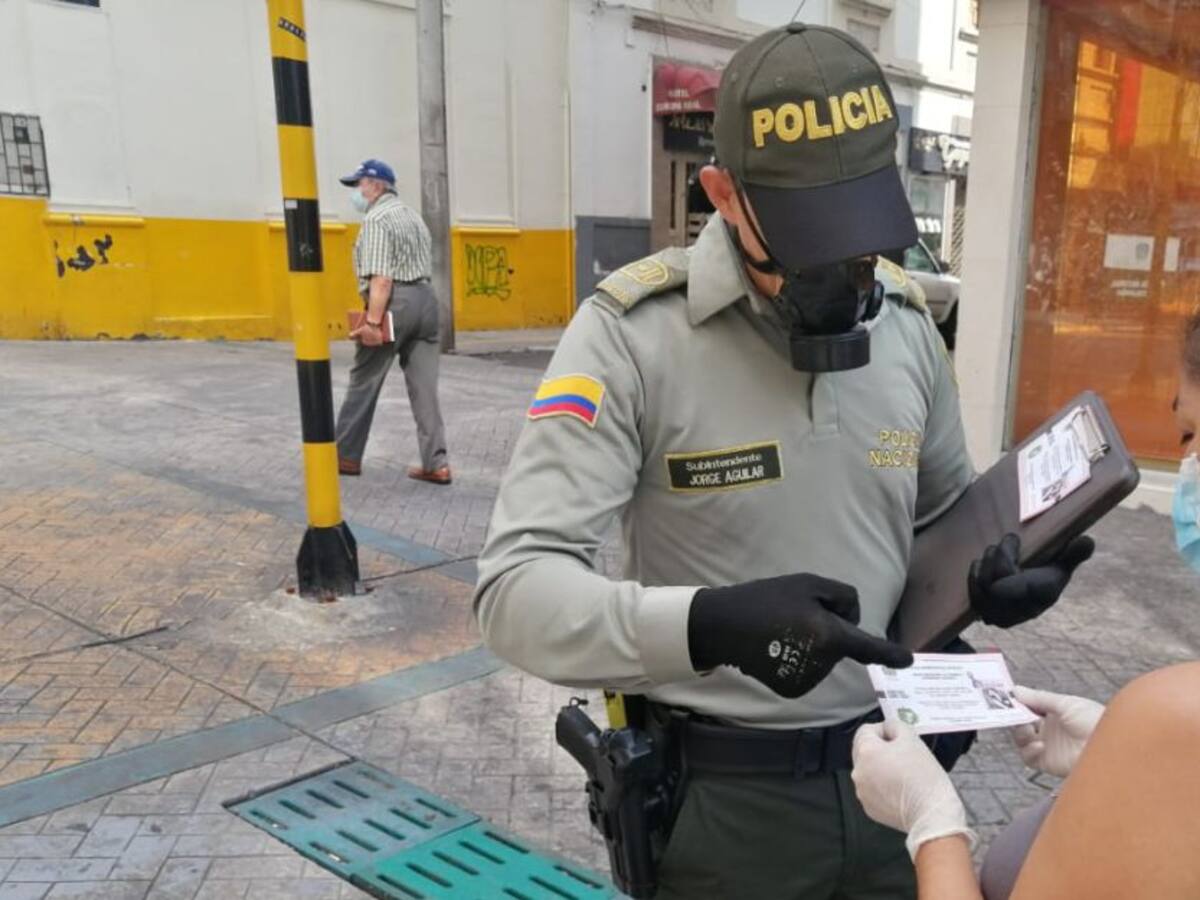 Policía realiza campaña de prevención de violencia contra la mujer