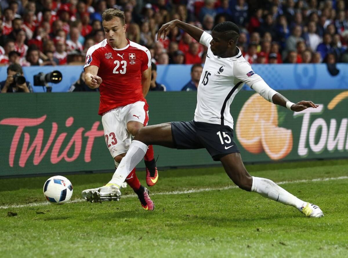 Shaqiri y Pogba en acción durante el Suiza Vs. Francia