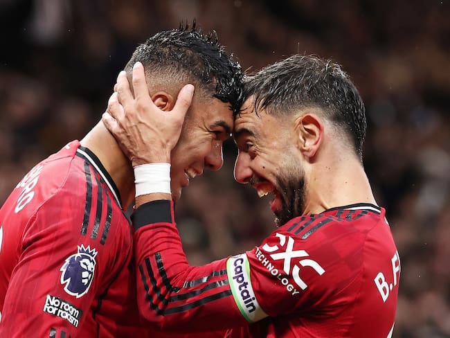 Casemiro y Bruno Fernandes, autores de los goles del Manchester United. (Photo by Alex Livesey/Getty Images)