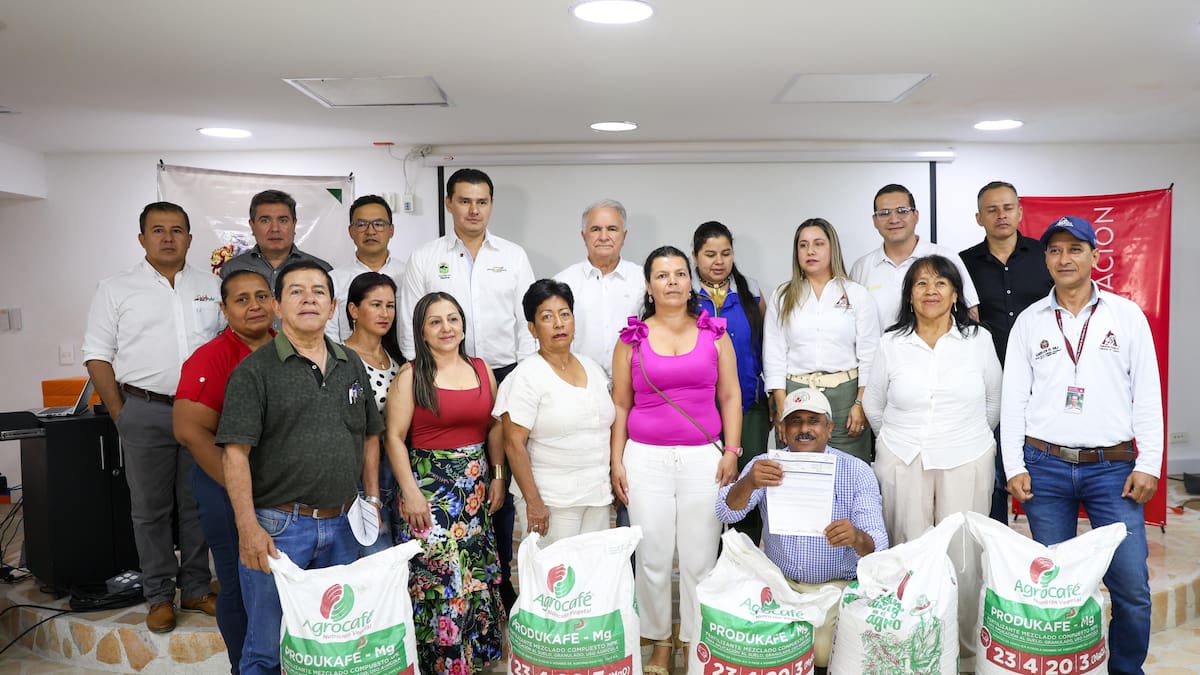 Gobierno del Huila firma convenio que fortalece la caficultura de familias víctimas del conflicto