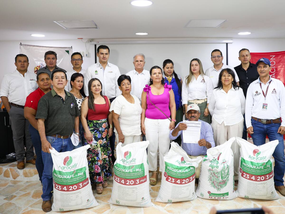 Gobierno del Huila firma convenio que fortalece la caficultura de familias víctimas del conflicto