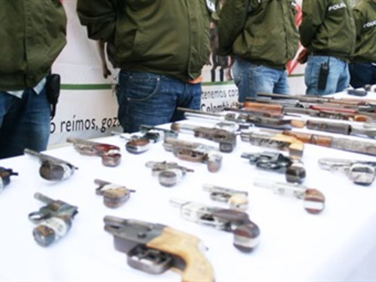 Con ocho armas de fuego en un morral detienen a un joven en Medellín