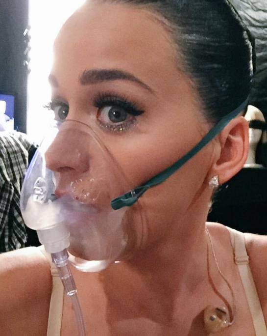 Katy Perry bromeó con la altura de Bogotá.
