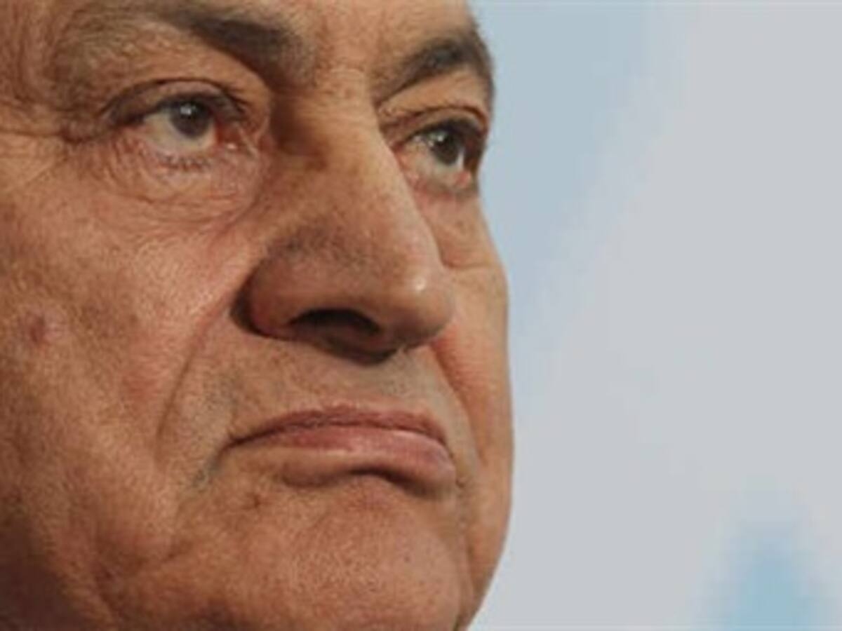 Mubarak sale de prisión en libertad provisional