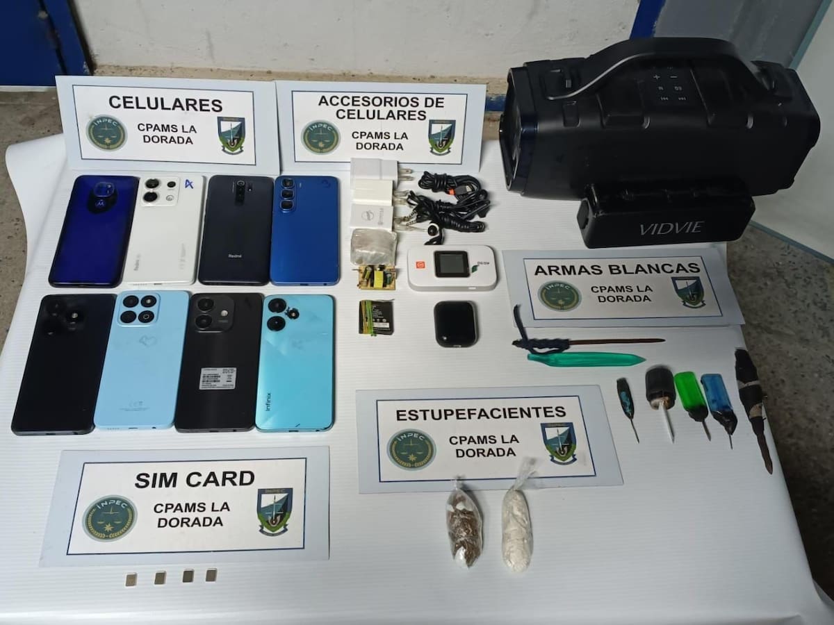 GAULA de la policía incauta dispositivos móviles y tarjetas SIM en cárcel Doña Juana en La Dorada