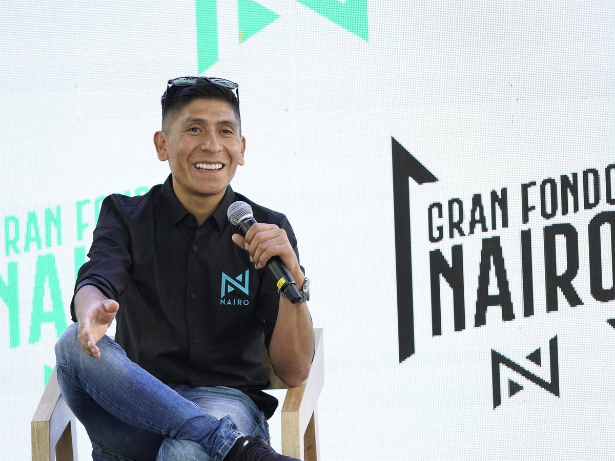 Nairo Quintana cambia de roles y sorprende alentando a un aficionado