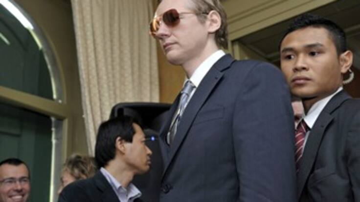 Assange pedirá permanecer en el Reino Unido en la visita para su extradición