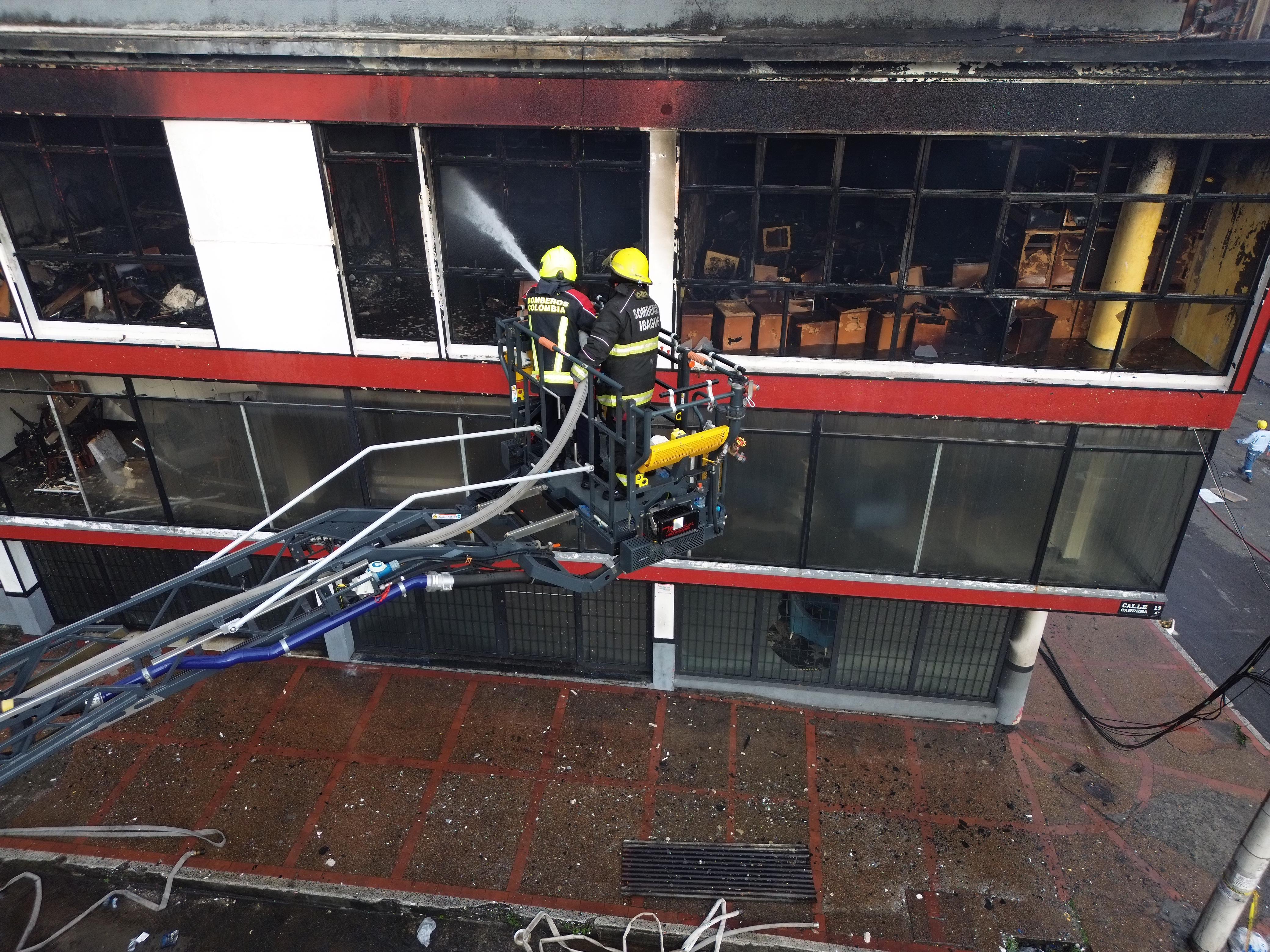 El incendio se presentó en la calle 19 entre carreras cuarta y quinta de Ibagué