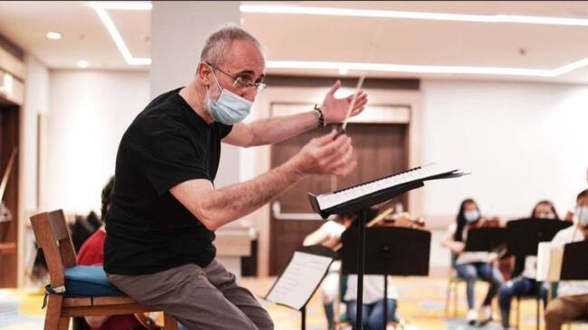 El músico italiano Aurelio Zarrelli llega a la ciudad para grabar el video “Música en imágenes” junto a la Orquesta Sinfónica de Cartagena