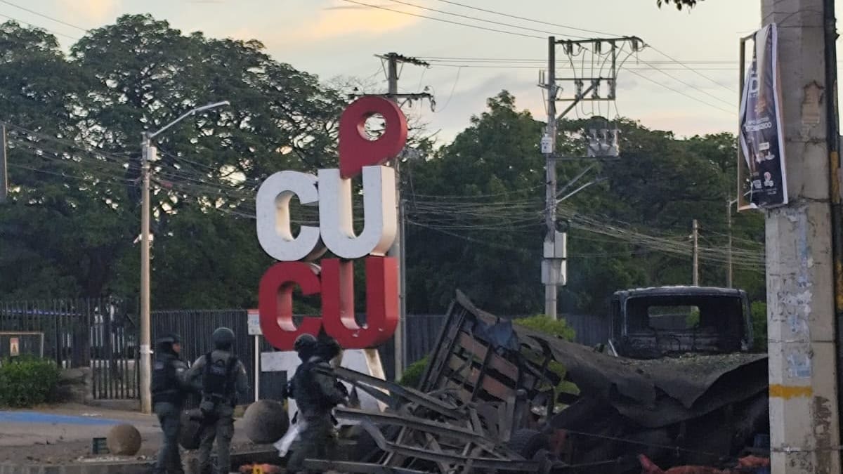 Tres policías continúan en UCI tras atentado en Cúcuta