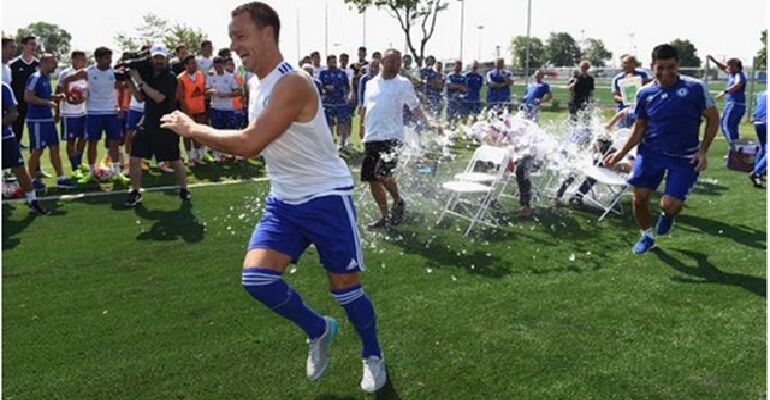 Broma de Mourinho a jugadores del Chelsea. Foto: @ChelseaFC