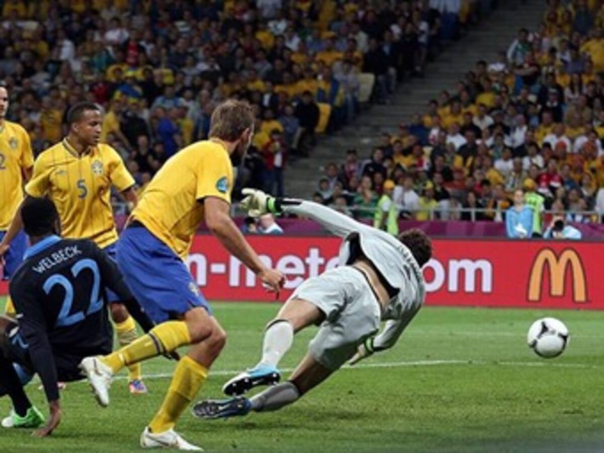 Inglaterra sacó de 'taconazo' a Suecia