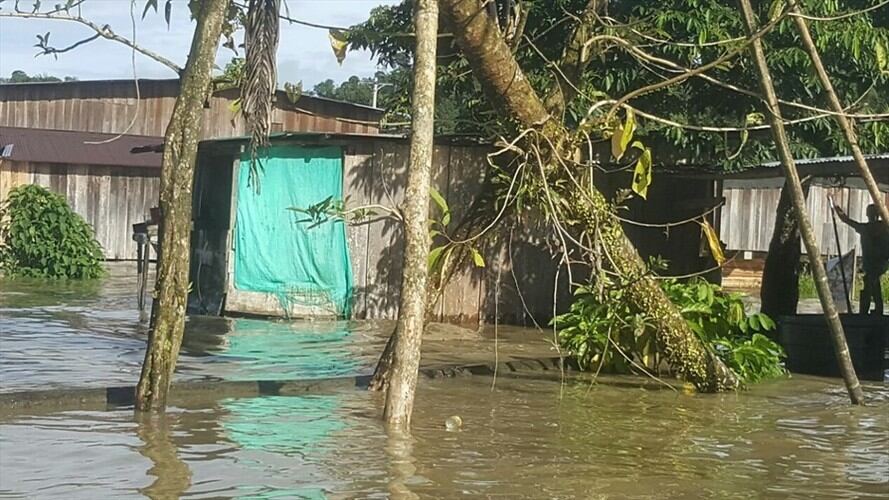 Los caseríos El Tambor y Santero se encuentran aislados del casco urbano de Chimá y el camino que los une colapsó por esta emergencia. Foto: Colprensa