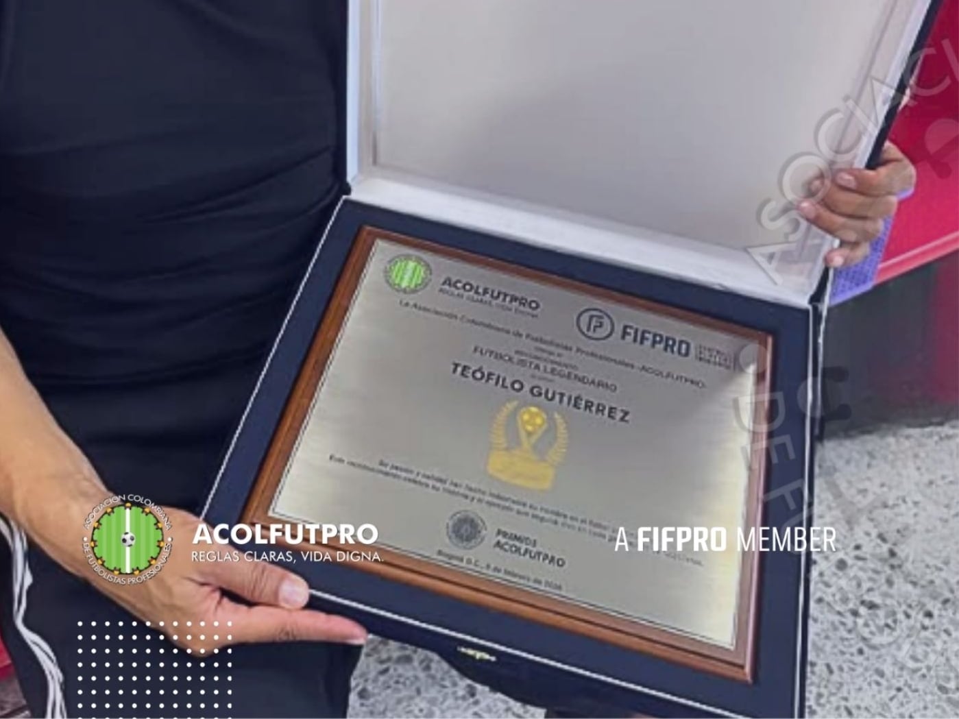 Teófilo Gutiérrez, premiado como Futbolista Legendario / Titter: @Acolfutpro.