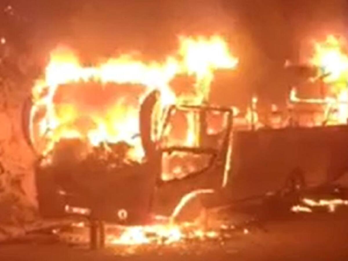 Bus se incendió en vía Zapatoca - Girón