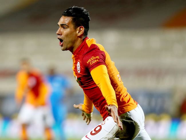 Radamel Falcao seguirá en Galatasaray según un directivo.