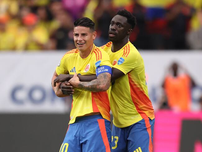 James Rodríguez y Dávinson Sánchez forman parte del equipo ideal de los cuartos de final. (Photo by Chris Coduto/Getty Images)