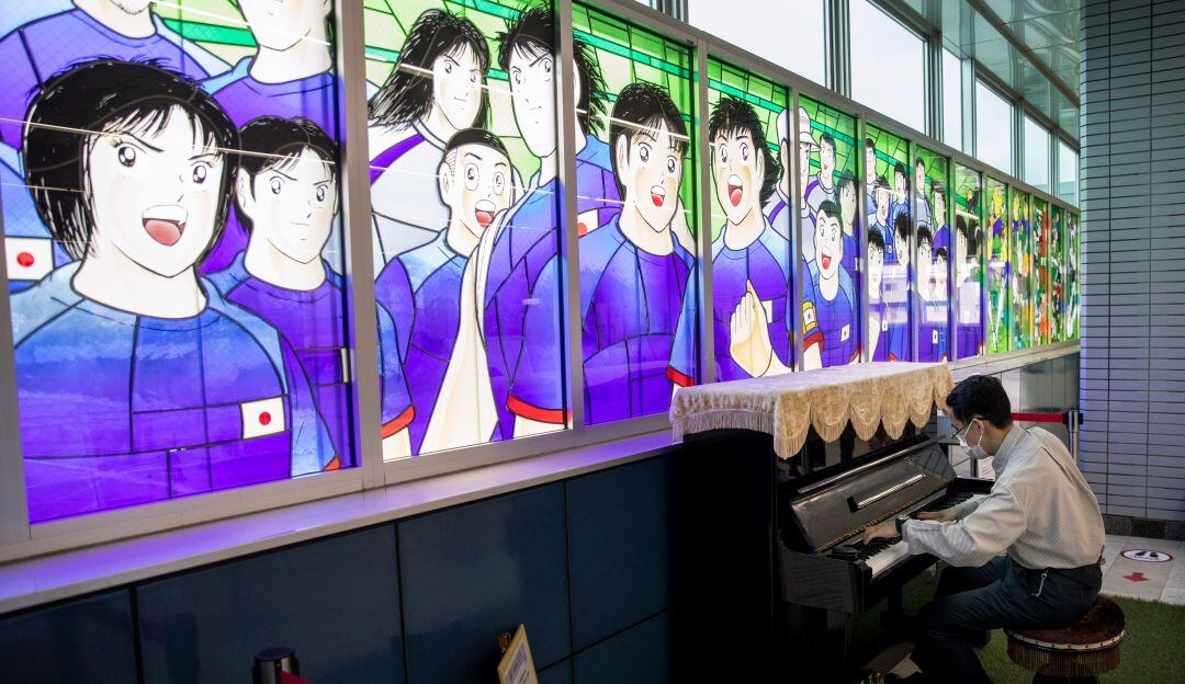 Estación de tren en Japón en homenaje a 'Supercampeones'