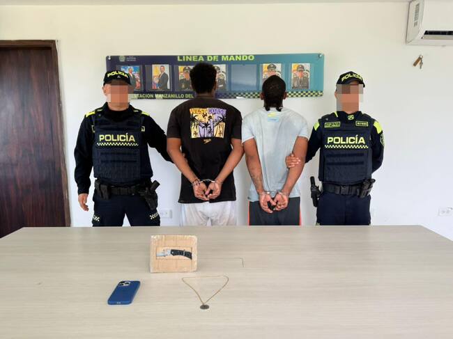 En Manzanillo, capturados ‘El Azael’ y ‘el Mainer’ por el hurto de una cadena de oro y un celular