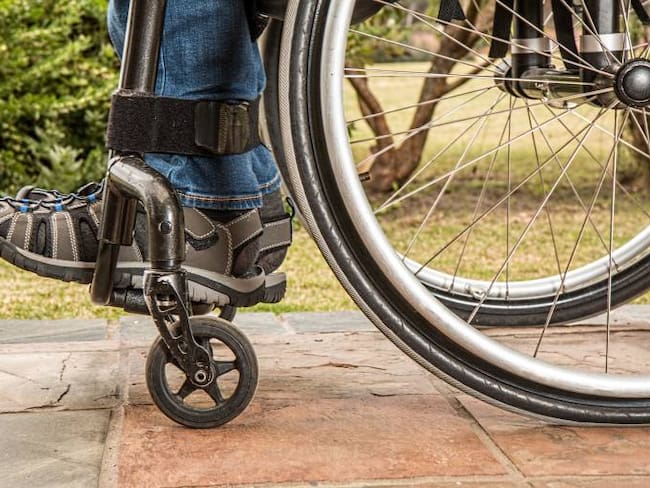 Estudiantes crean silla de ruedas que se maneja a través del parpadeo