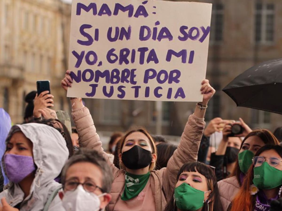 Marcha feminista multitudinaria en Bogotá