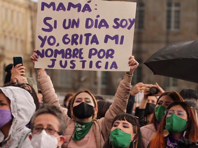 Marcha feminista multitudinaria en Bogotá