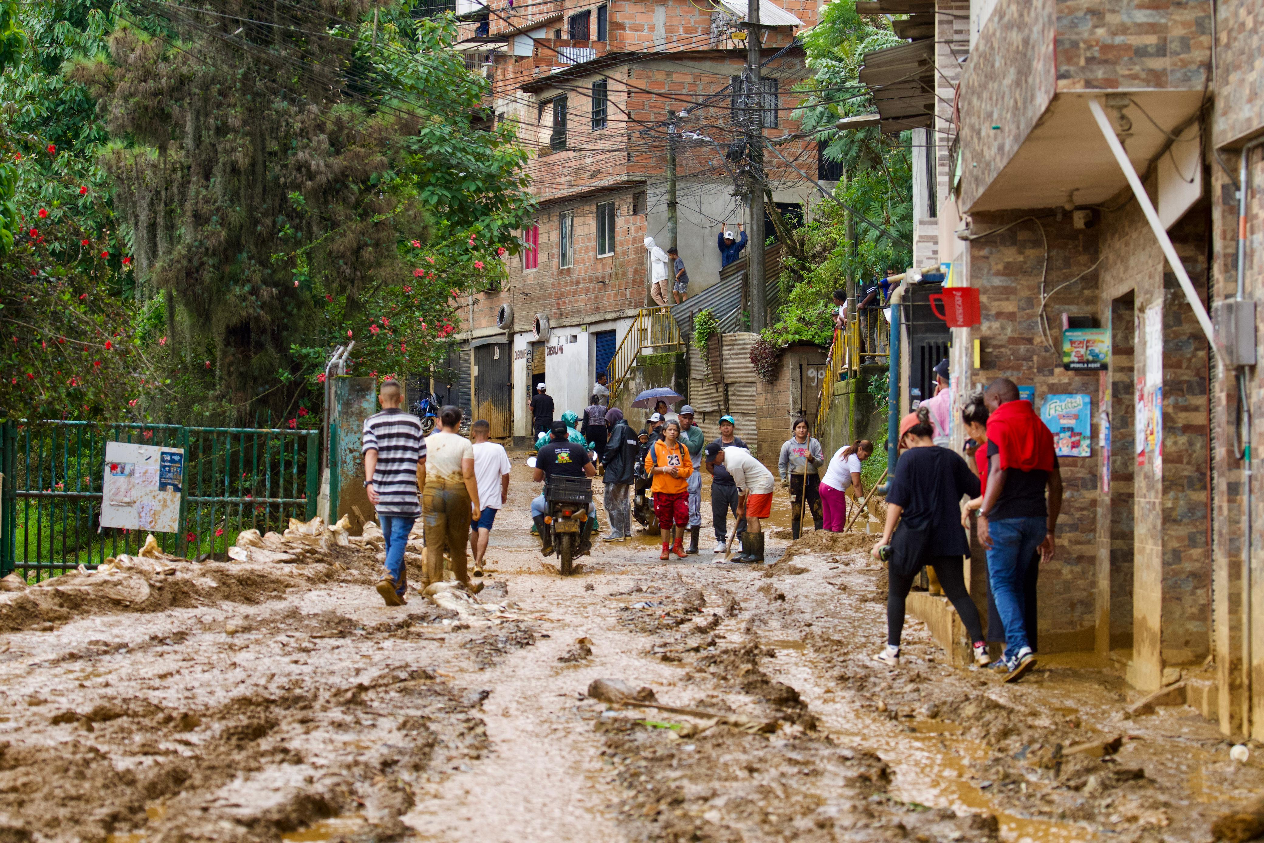 23 familias del barrio Santo Domingo han resultado damnificadas por la avenida torrencial en límites con Bello. Foto: Alcaldía de Medellín