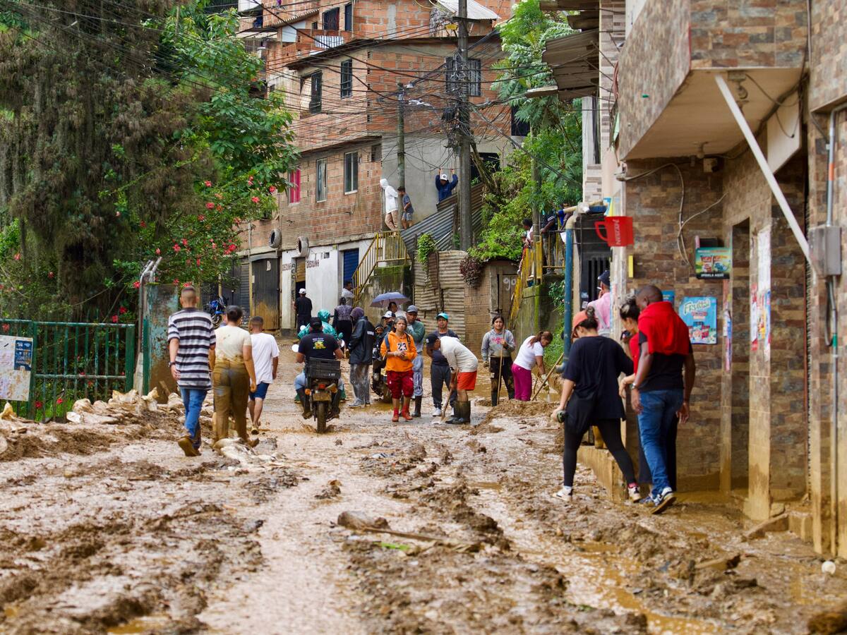 23 familias de Santo Domingo damnificadas por avenida torrencial en límites con Bello