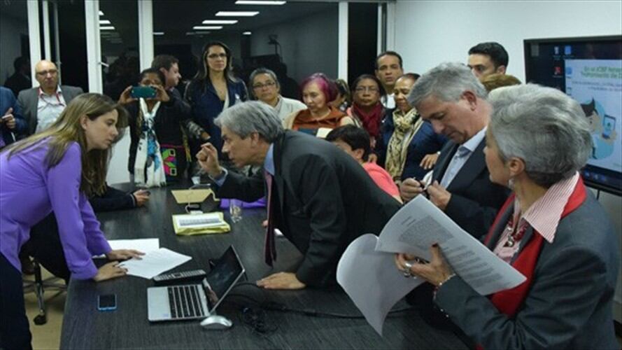 Firma de acuerdo con madres comunitarias. Foto: mintrabajo.gov.co