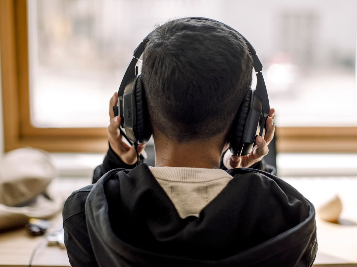 ¿Existe riesgo de desarrollar alguna enfermedad por el uso de audífonos Bluetooth?