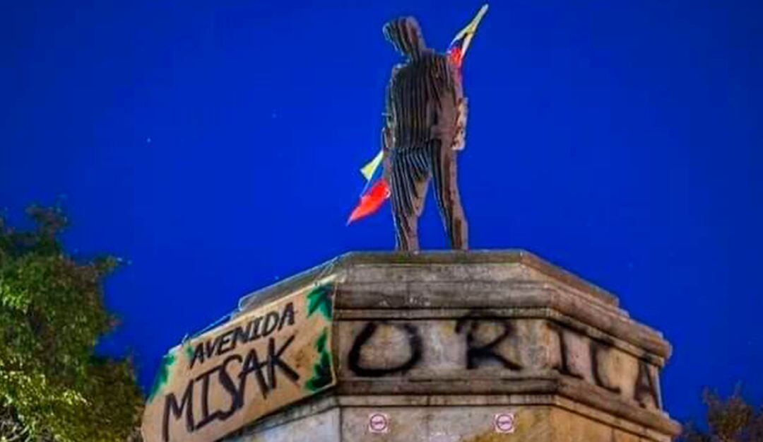 Estatua de Dilan Cruz