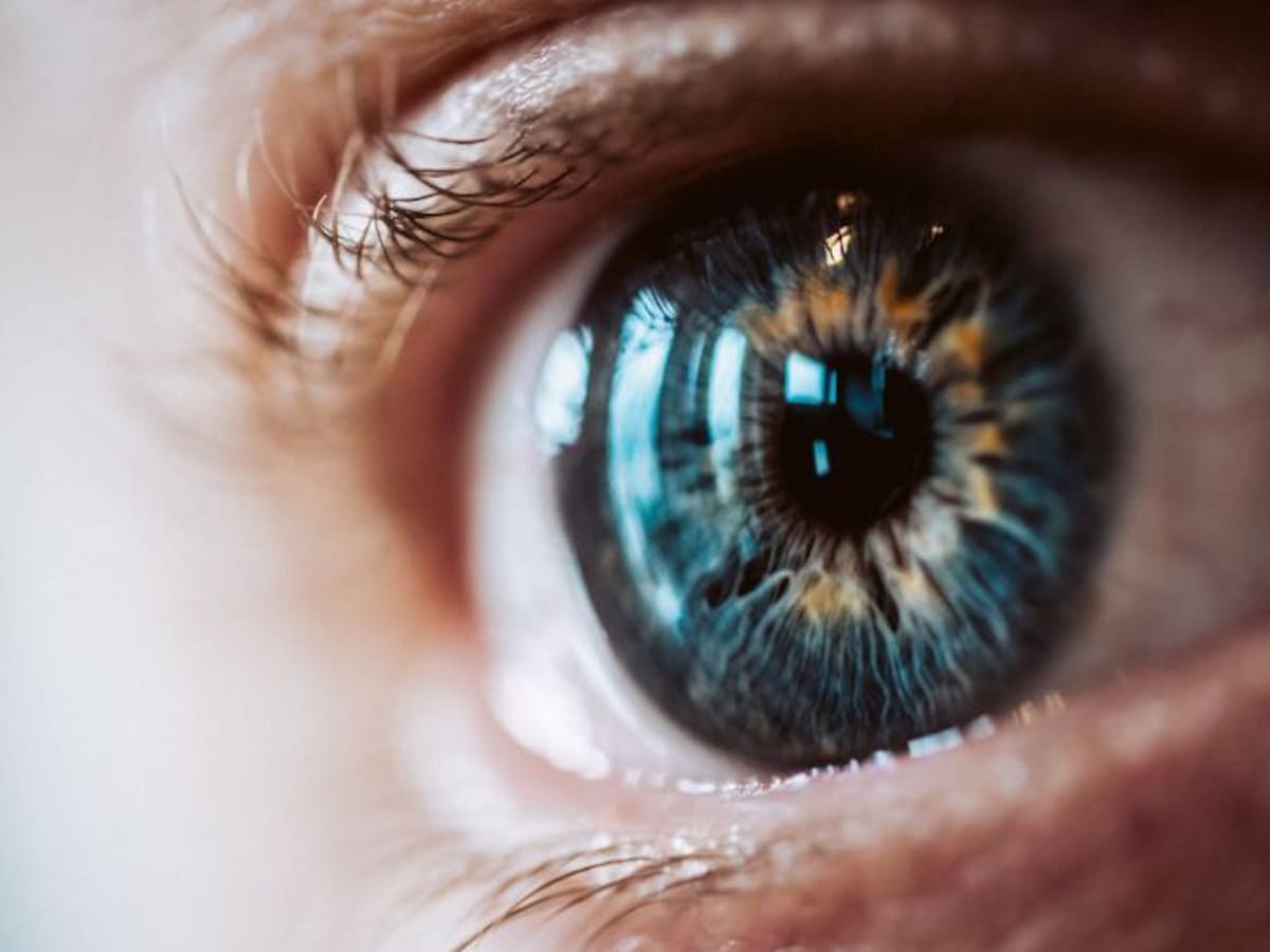 ¿Por qué hay personas que les cambia el color de los ojos?: esto explica la ciencia