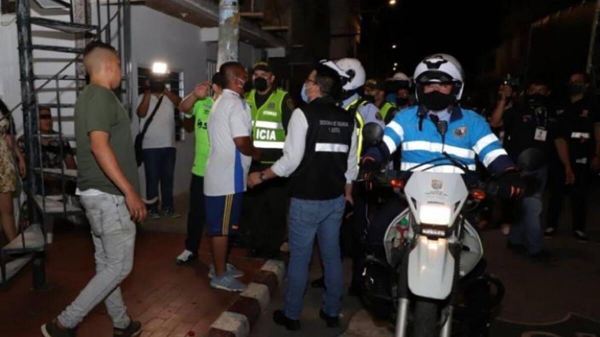 Con toque de queda y ley seca buscan controlar avance del COVID-19 en Cali