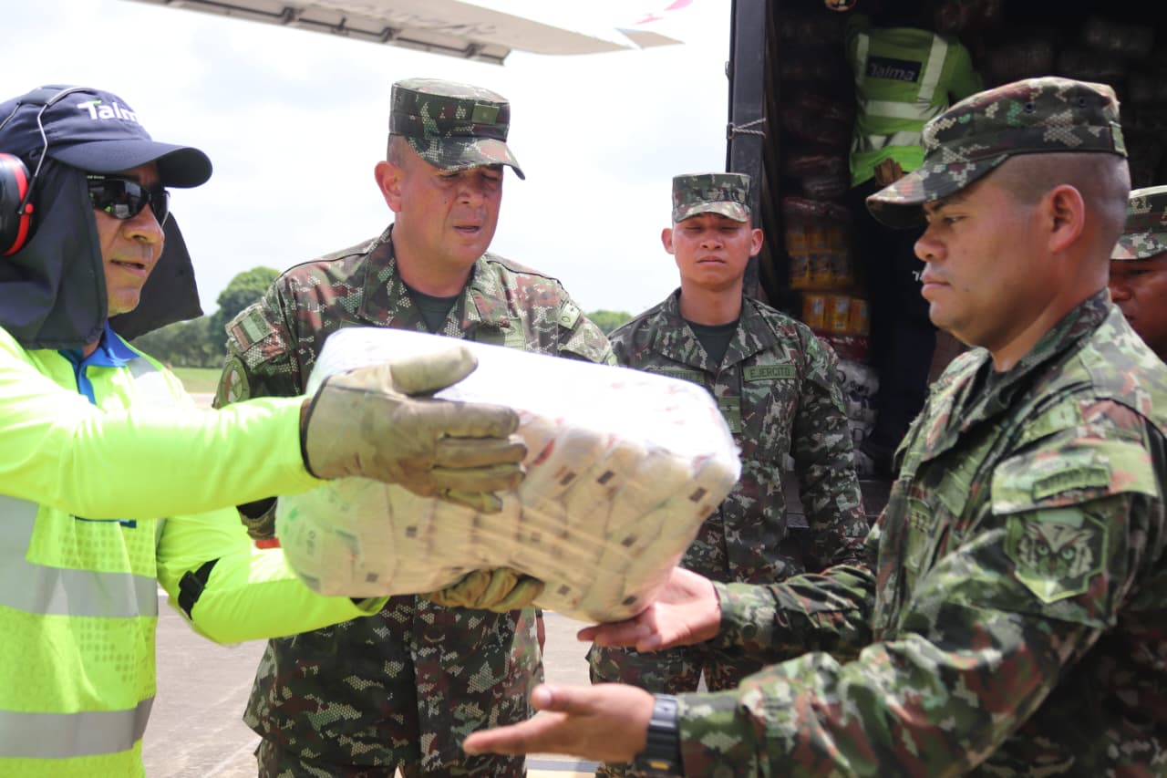 Más de 22 toneladas de ayudas ha llevado el Ejército Nacional a los damnificados en Córdoba. / Foto: Ejército Nacional.
