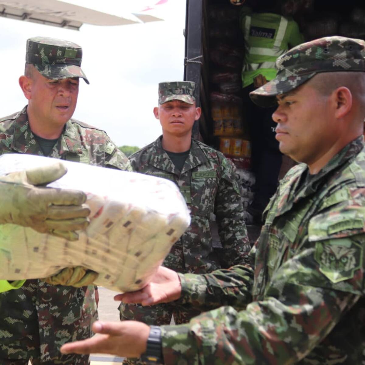Más de 22 toneladas de ayudas ha llevado el Ejército Nacional a los damnificados en Córdoba