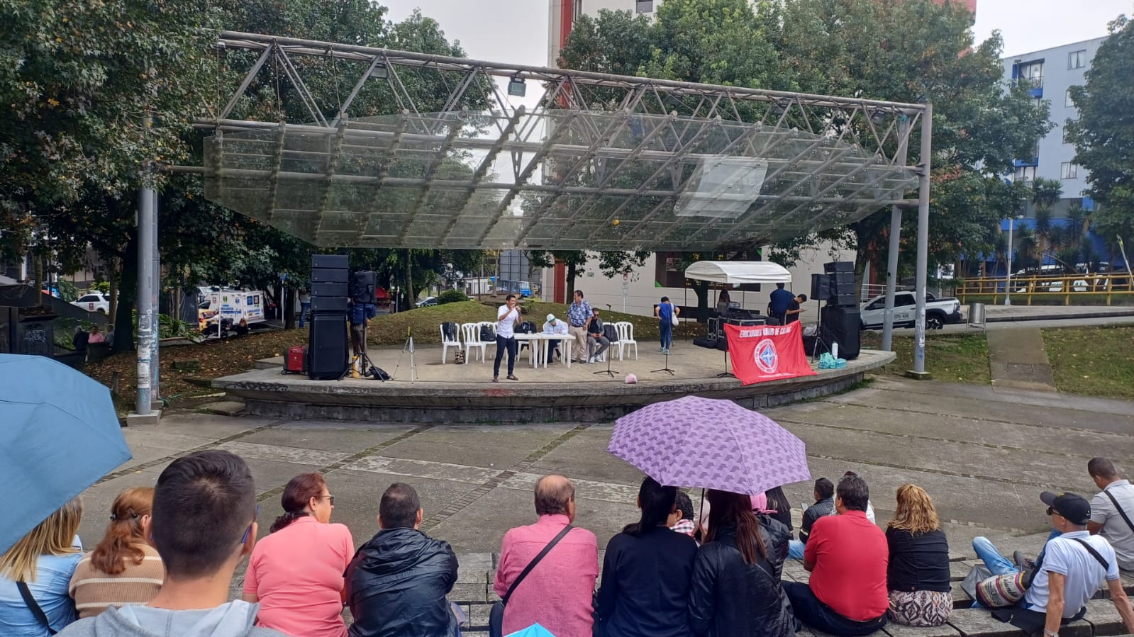 Asamblea informativa en el Parque Ernesto Gutiérrez en Manizales. Foto: EDUCAL.