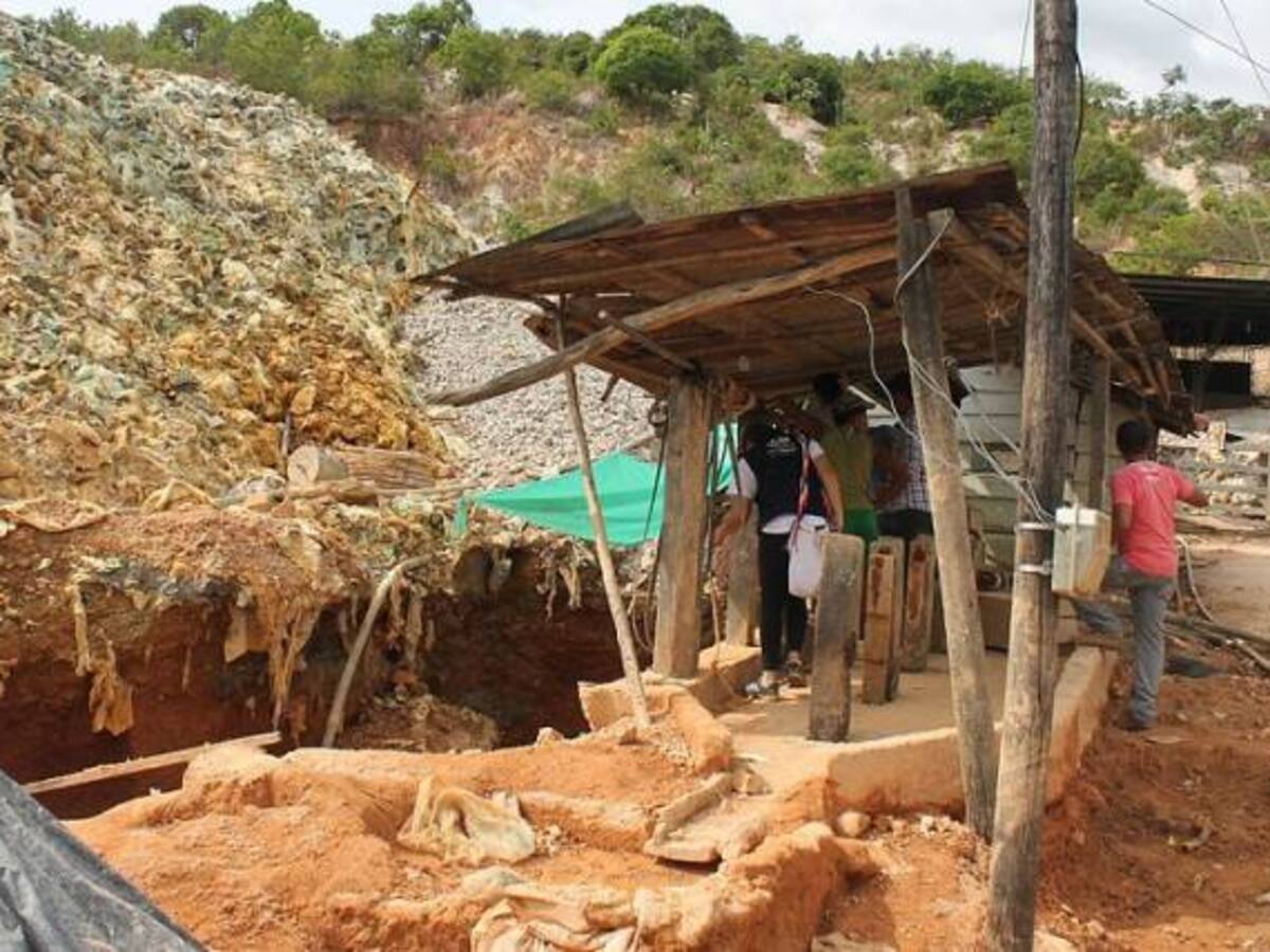 CAR impuso medida preventiva por explotación minera en Anolaima