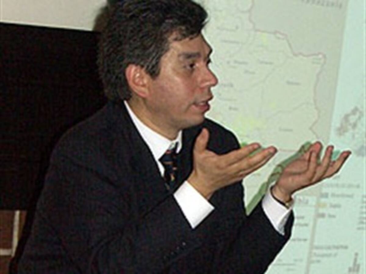 Nuevas denuncias de Coronell por negocios de los Uribe Moreno