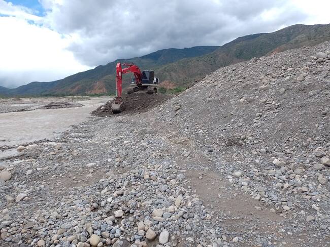 Se realiza actualmente el dragado del río Ambicá.