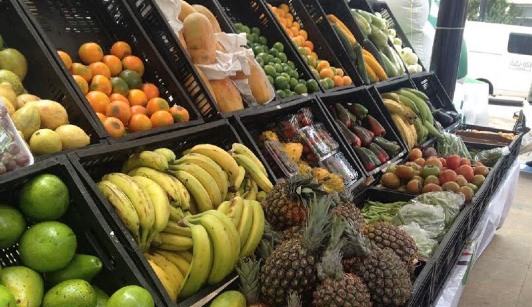 Frutas en mercado de Bogotá