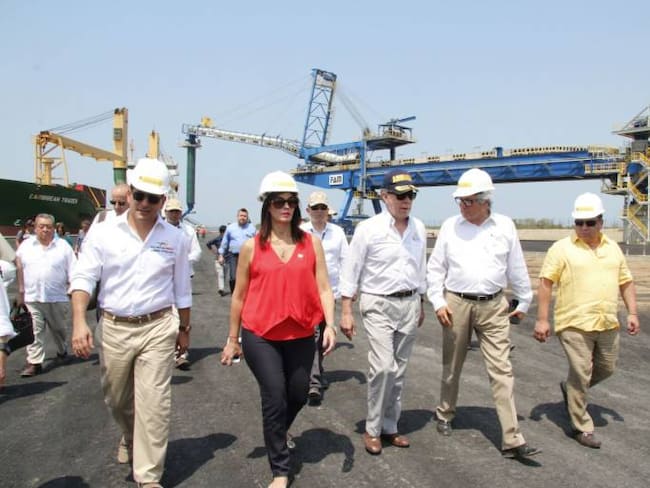 Presidente Santos inaugura nuevo puerto de exportación en zona industrial de Cartagena