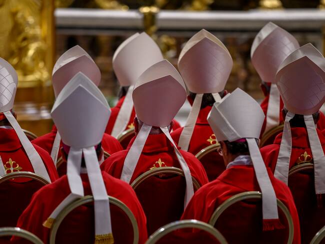 Cardenales durante una misa por el fallecido papa Francisco. FOTO: Antonio Masiello/Getty Images