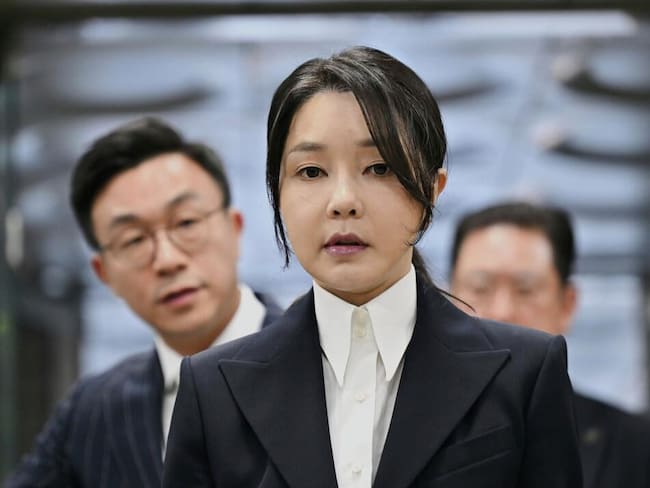 Condenan a ex primera dama de Corea del Sur a 20 meses de prisión por recibir sobornos