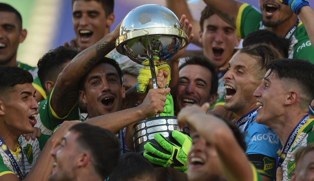 Defensa y Justicia festeja su primer título a nivel internacional.