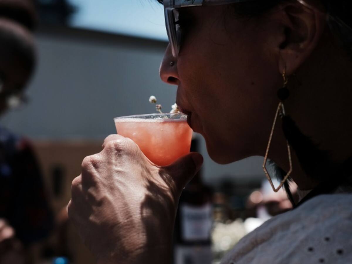 El alcohol lo ayuda a hablar mejor un idioma extranjero