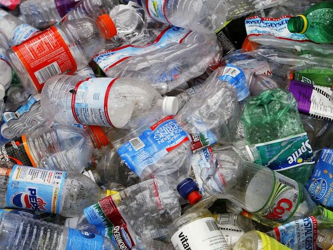 Unión Europea acordó prohibir plásticos de un solo uso