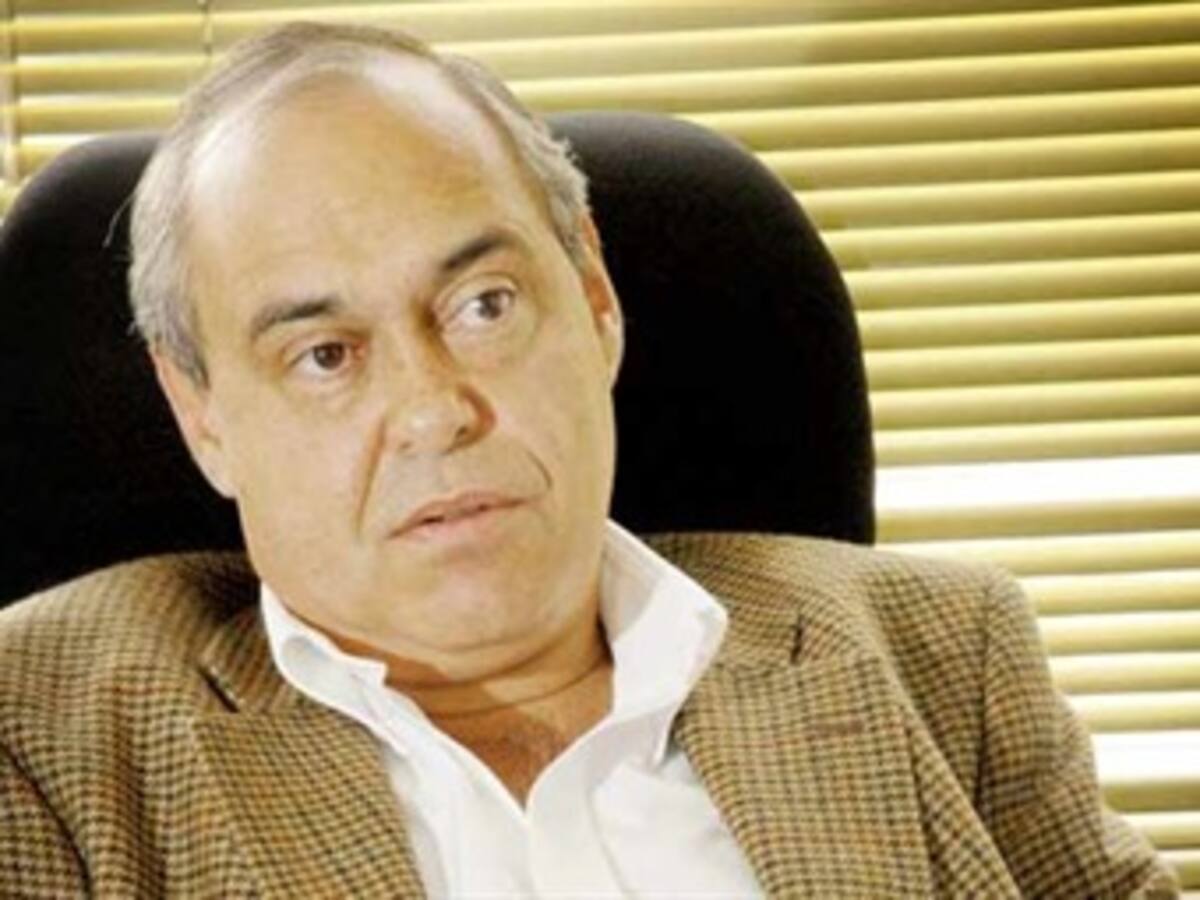 Es una torpeza de las Farc pensar que con secuestros van a lograr algo: Camilo Gómez