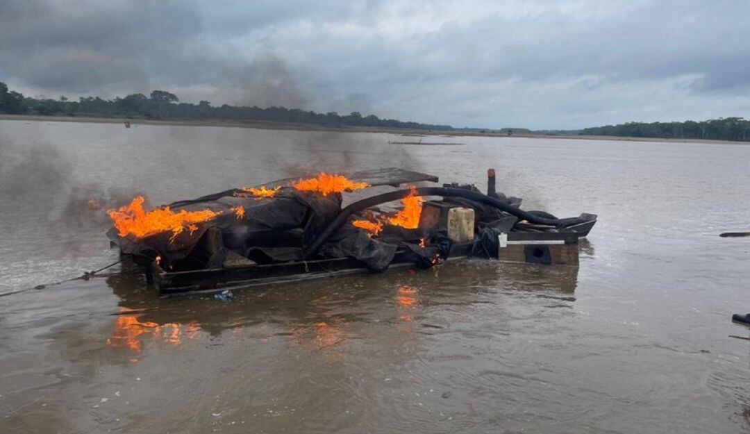 Cinco hombres, quienes causaban daño al afluente hidrográfico, fueron capturados en las últimas horas.